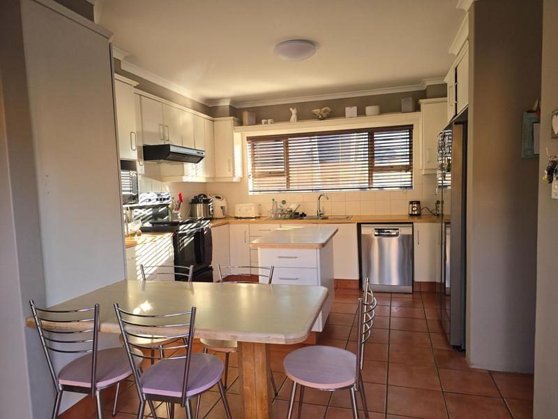 To Let 5 Bedroom Property for Rent in Goedehoop Western Cape